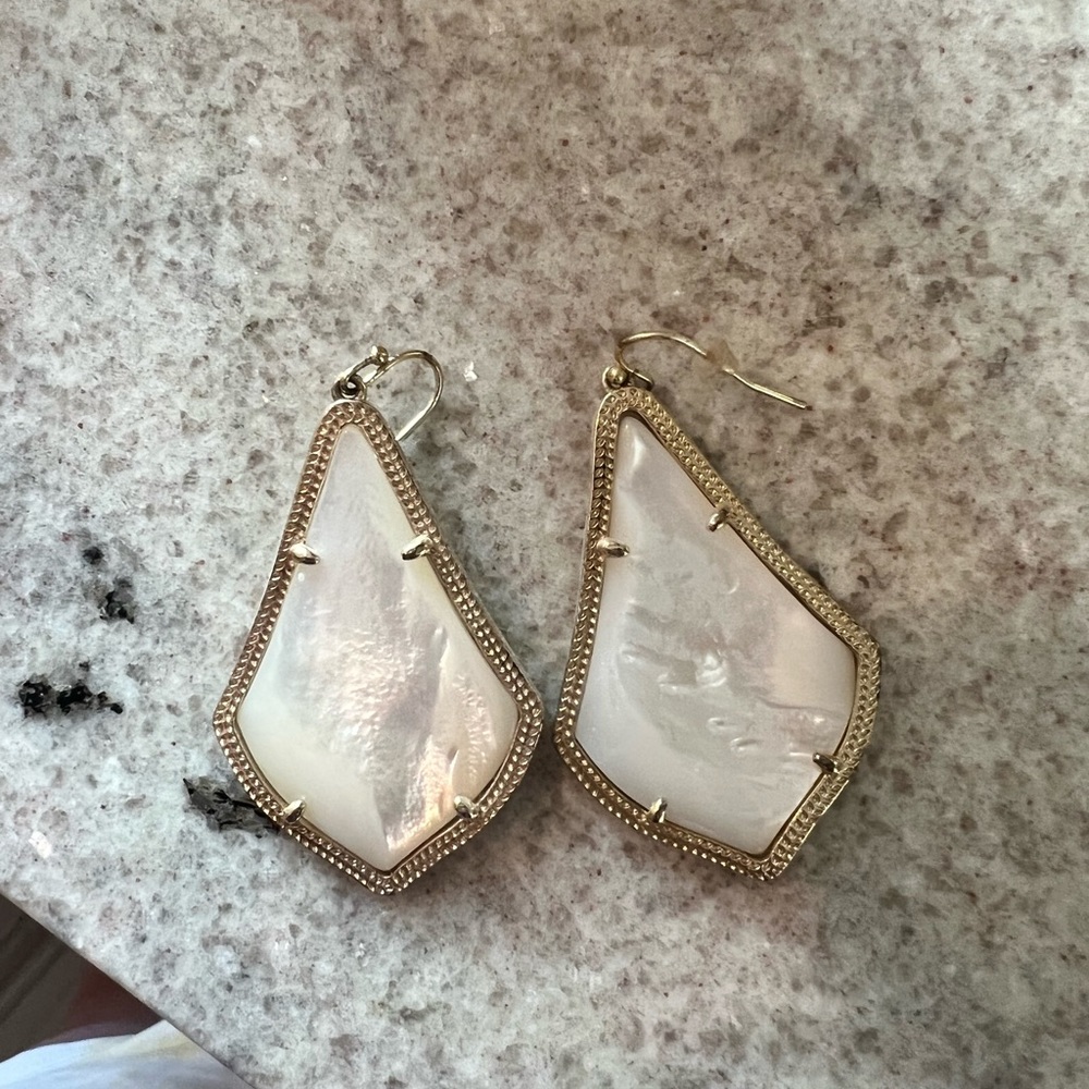 Kendra Scott pearl earrings